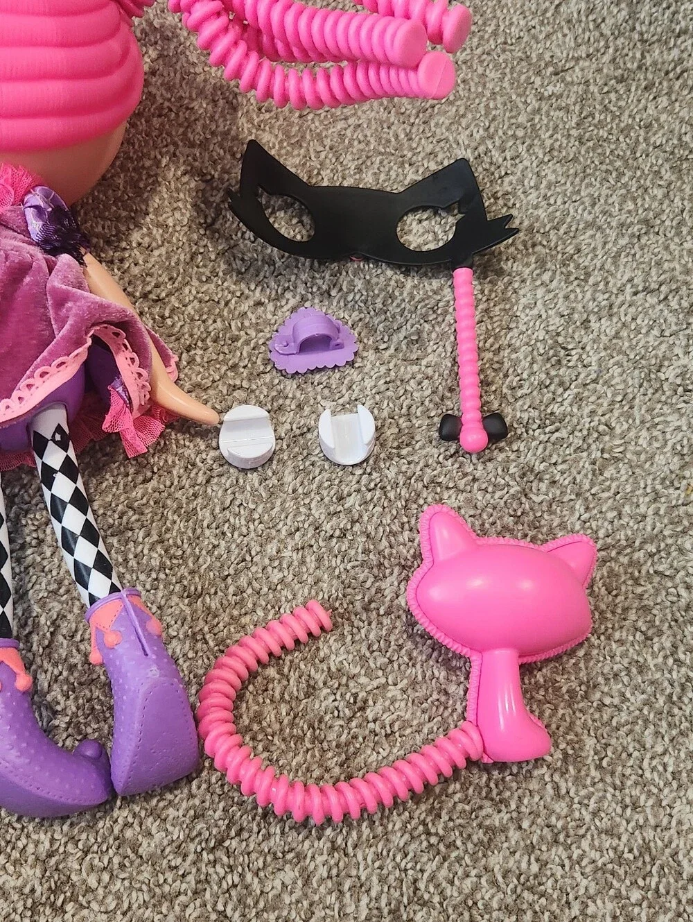 Lalaloopsy Confetti Carnivale Silly Hair Doll w Mask, Pet Cat, Hair Accessories